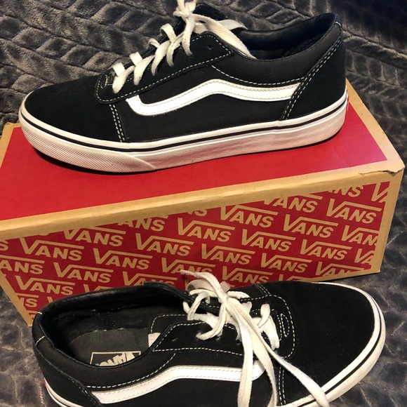 black vans ward womens